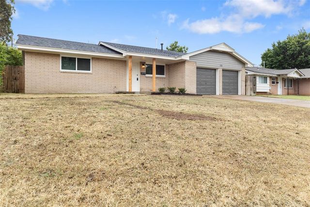 122 Kelly Drive, Moore, OK 73160