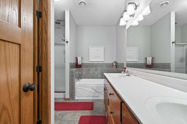 343 Sophia Avenue E, Maplewood, MN 55117