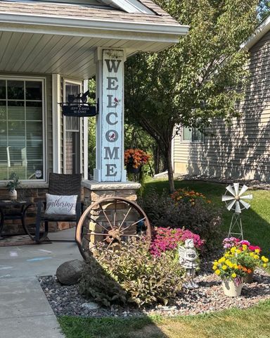 343 Sophia Avenue E, Maplewood, MN 55117