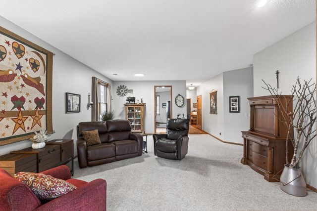 343 Sophia Avenue E, Maplewood, MN 55117