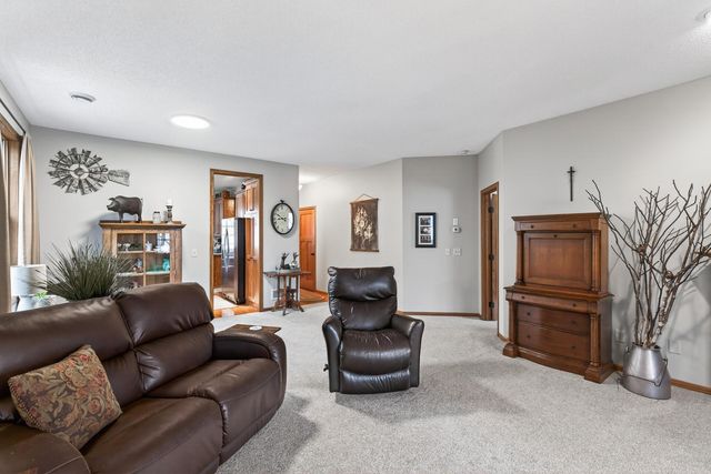 343 Sophia Avenue E, Maplewood, MN 55117