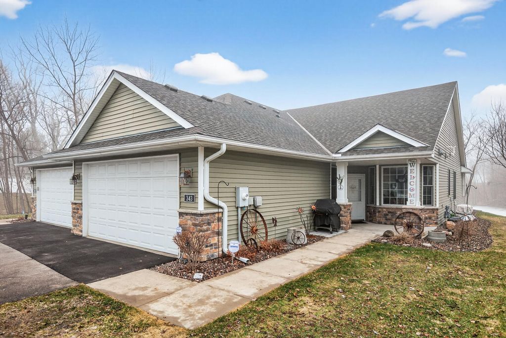 343 Sophia Avenue E, Maplewood, MN 55117