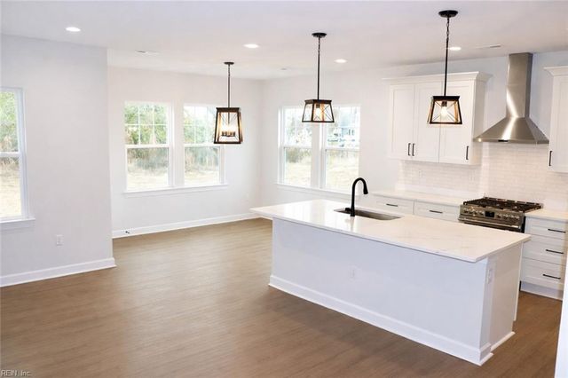4 Apron DR, Suffolk, VA 23434