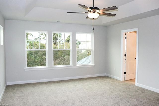 4 Apron DR, Suffolk, VA 23434