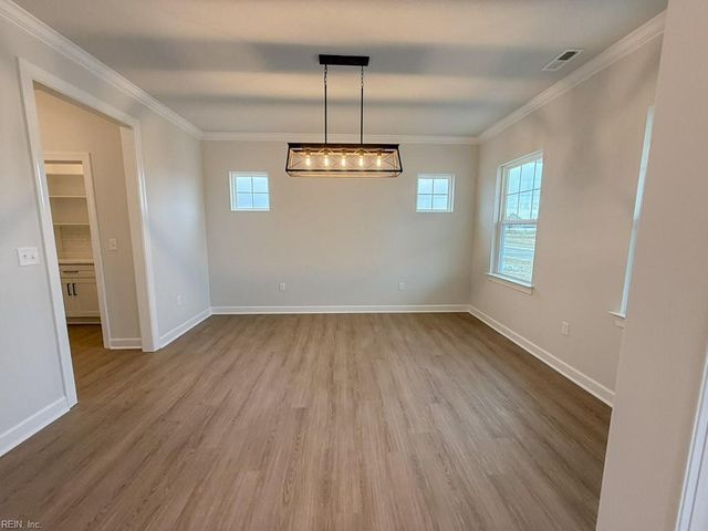 4 Apron DR, Suffolk, VA 23434