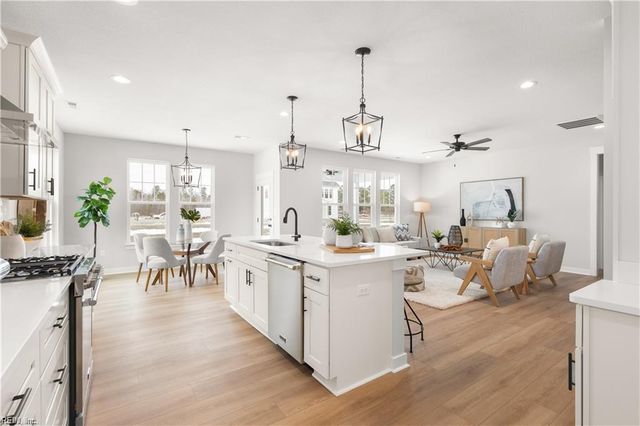 4 Apron DR, Suffolk, VA 23434