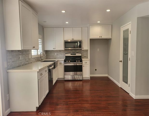 10125 De Soto Avenue 2, Chatsworth, CA 91311