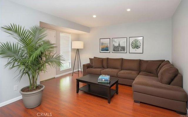 10125 De Soto Avenue 2, Chatsworth, CA 91311