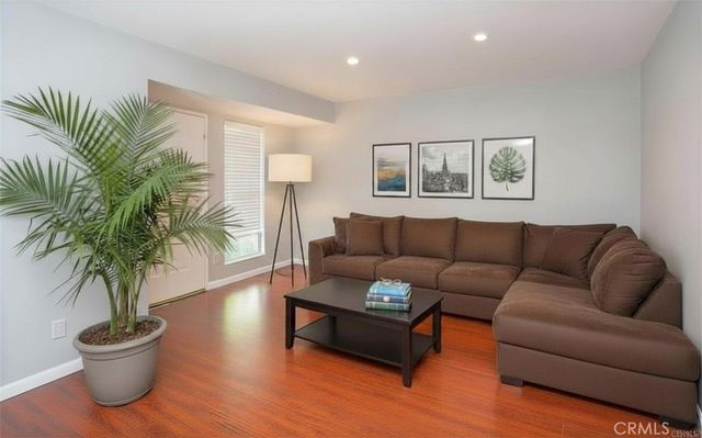 10125 De Soto Avenue 2, Chatsworth, CA 91311
