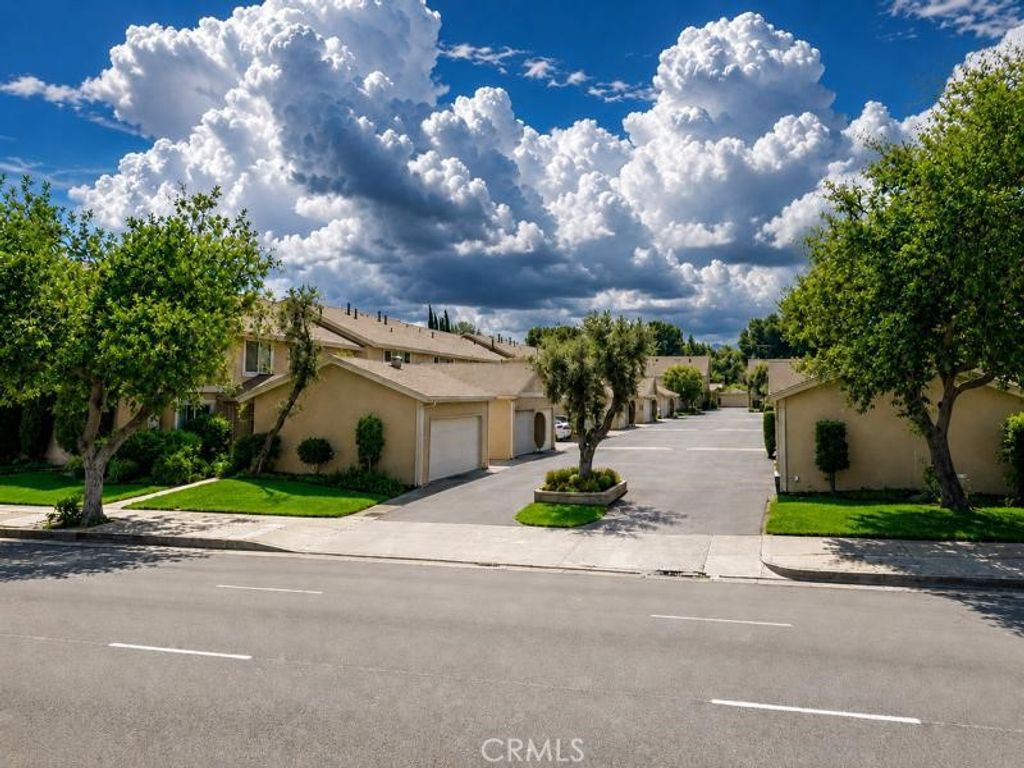10125 De Soto Avenue 2, Chatsworth, CA 91311