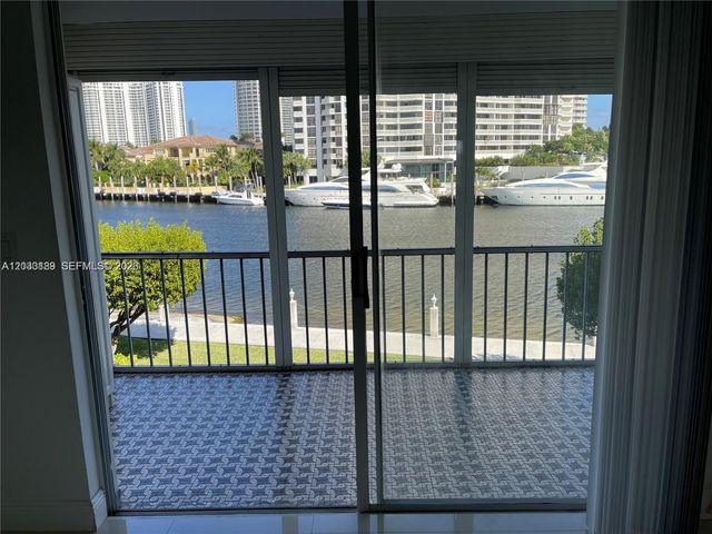 3030 Marcos Dr T314, Aventura, FL 33160