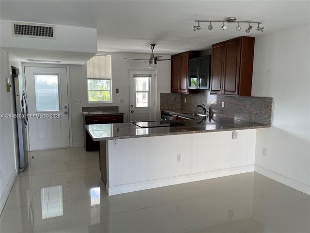3030 Marcos Dr T314, Aventura, FL 33160