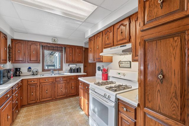 4921 Zenith Avenue N, Brooklyn Center, MN 55429