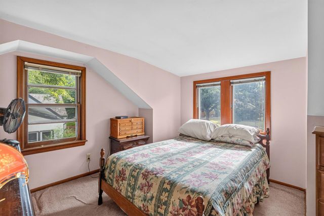 4921 Zenith Avenue N, Brooklyn Center, MN 55429