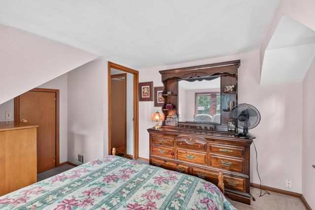 4921 Zenith Avenue N, Brooklyn Center, MN 55429
