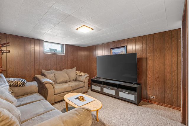 4921 Zenith Avenue N, Brooklyn Center, MN 55429