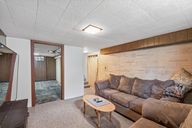 4921 Zenith Avenue N, Brooklyn Center, MN 55429