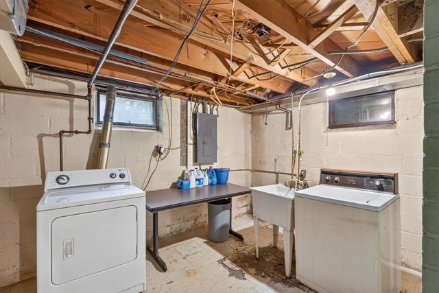 4921 Zenith Avenue N, Brooklyn Center, MN 55429