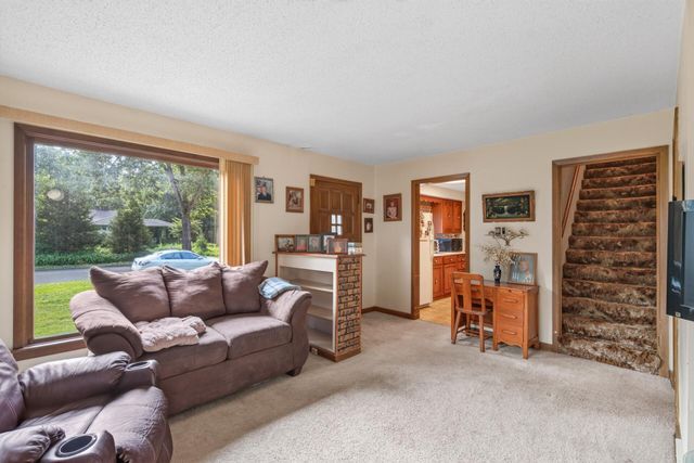 4921 Zenith Avenue N, Brooklyn Center, MN 55429
