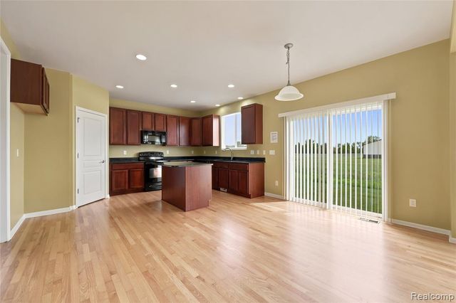 56626 Leeds Lane, Macomb, MI 48042