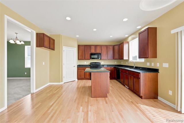 56626 Leeds Lane, Macomb, MI 48042