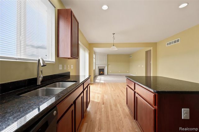 56626 Leeds Lane, Macomb, MI 48042