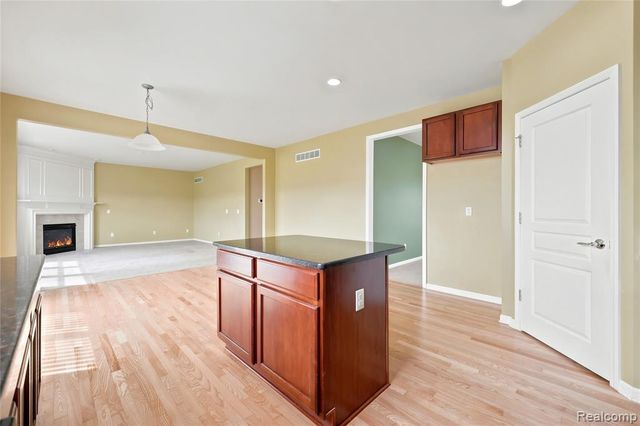 56626 Leeds Lane, Macomb, MI 48042