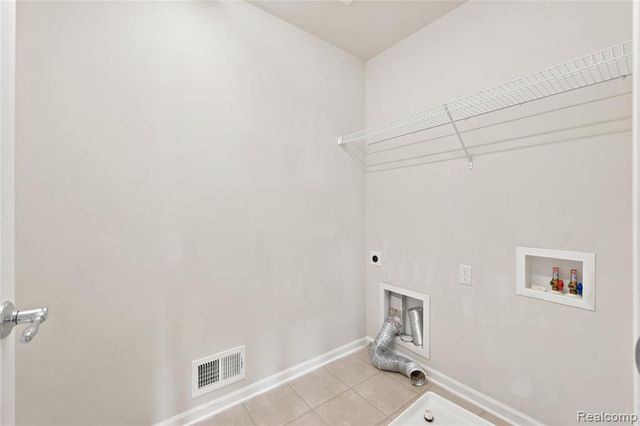 56626 Leeds Lane, Macomb, MI 48042