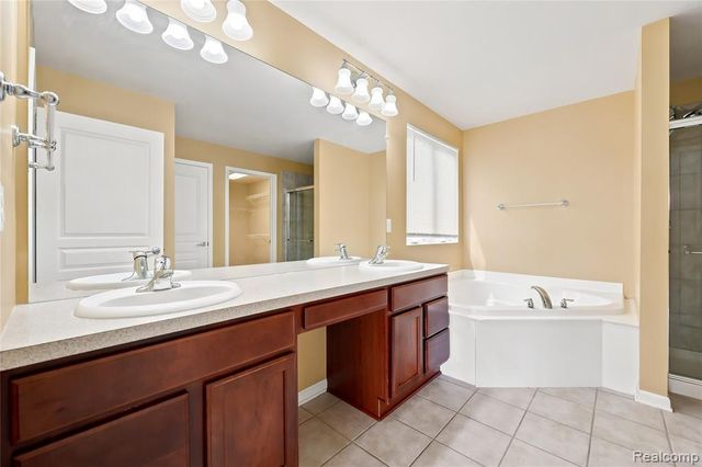 56626 Leeds Lane, Macomb, MI 48042