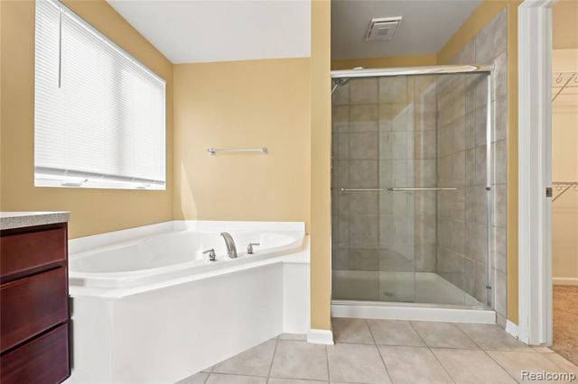 56626 Leeds Lane, Macomb, MI 48042