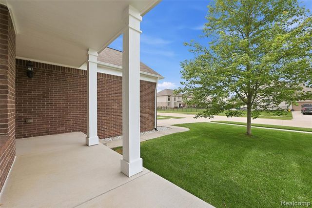 56626 Leeds Lane, Macomb, MI 48042