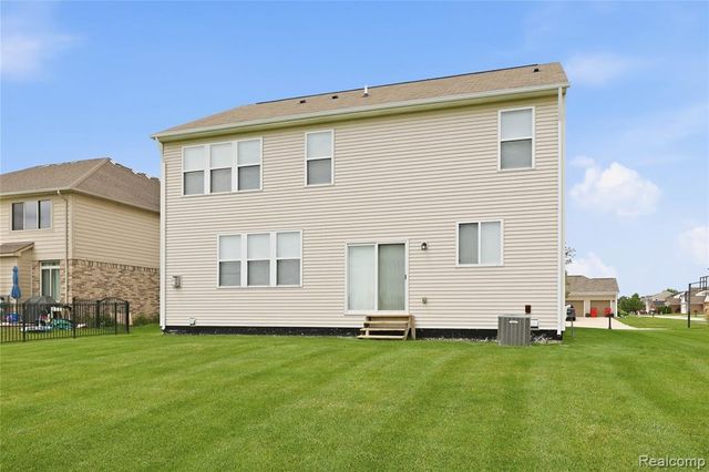 56626 Leeds Lane, Macomb, MI 48042