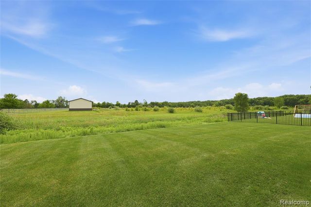 56626 Leeds Lane, Macomb, MI 48042