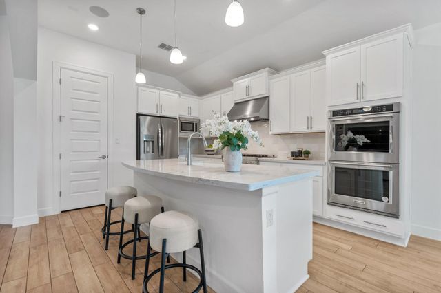 606 Bonfisk BND, Austin, TX 78738