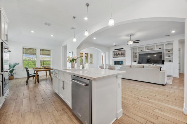 606 Bonfisk BND, Austin, TX 78738