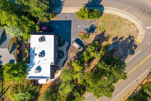 2429 Court Street, Redding, CA 96001