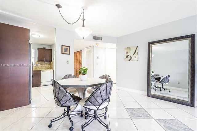 2811 N Pine Island Rd 109, Sunrise, FL 33322