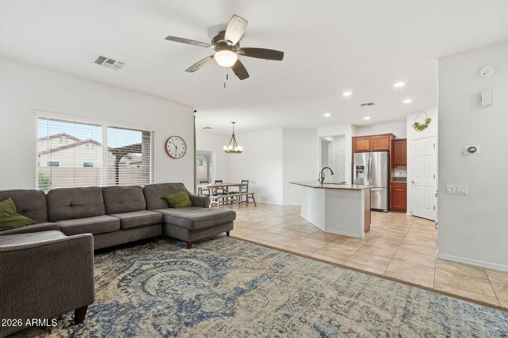Image 12 of property listing at 11020 E SILVER SPRINGS Circle, Mesa, AZ 85212