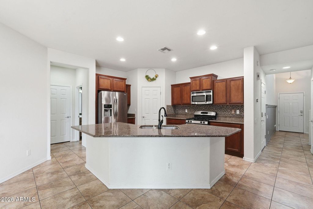 Image 15 of property listing at 11020 E SILVER SPRINGS Circle, Mesa, AZ 85212