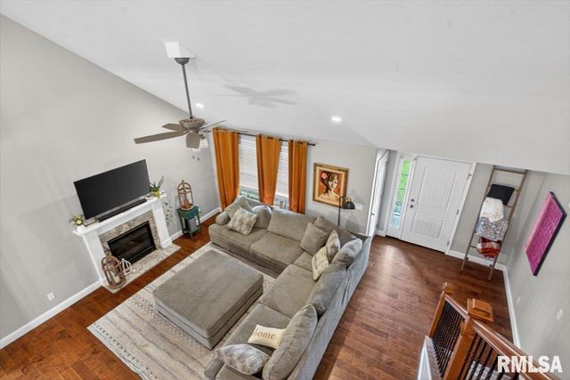 815 Garvey Lane, Chatham, IL 62629