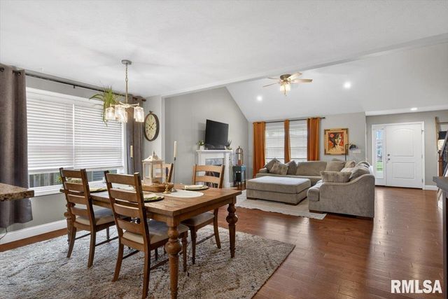 815 Garvey Lane, Chatham, IL 62629