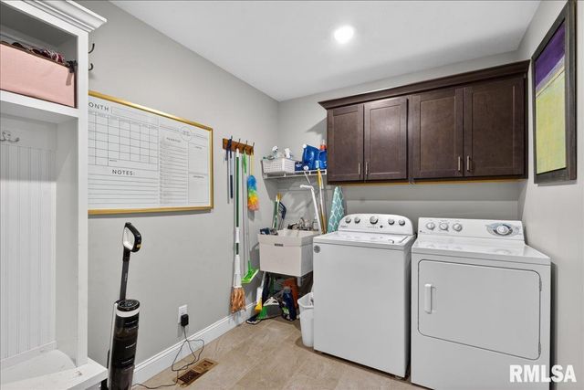 815 Garvey Lane, Chatham, IL 62629