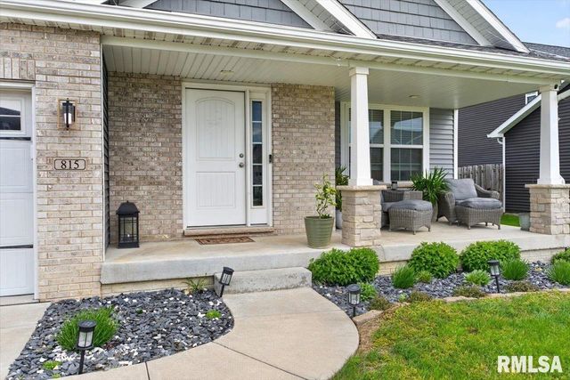 815 Garvey Lane, Chatham, IL 62629
