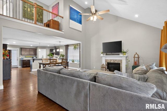 815 Garvey Lane, Chatham, IL 62629