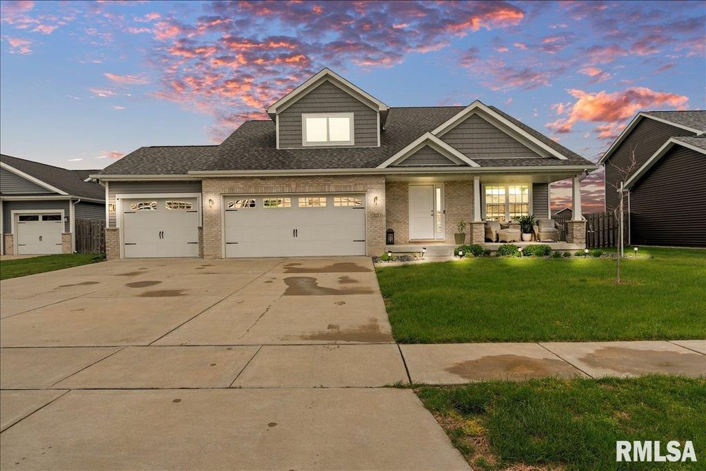 815 Garvey Lane, Chatham, IL 62629