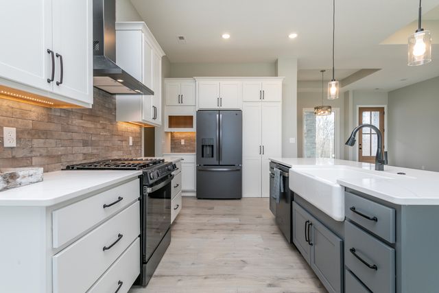 700 SAGEMOOR DR, Columbia, MO 65201