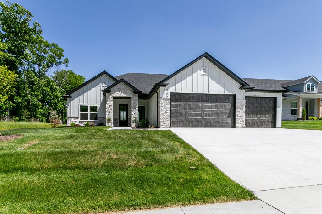 700 SAGEMOOR DR, Columbia, MO 65201