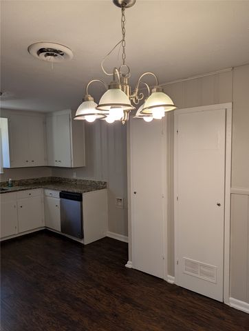 2716 Bilglade Road, Fort Worth, TX 76133