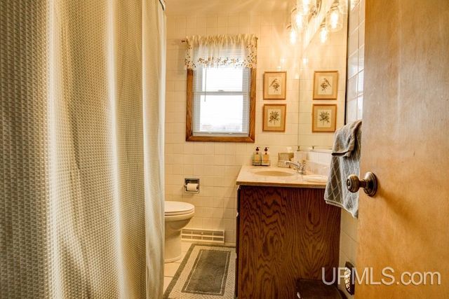 3021 16th Street, Menominee, MI 49858