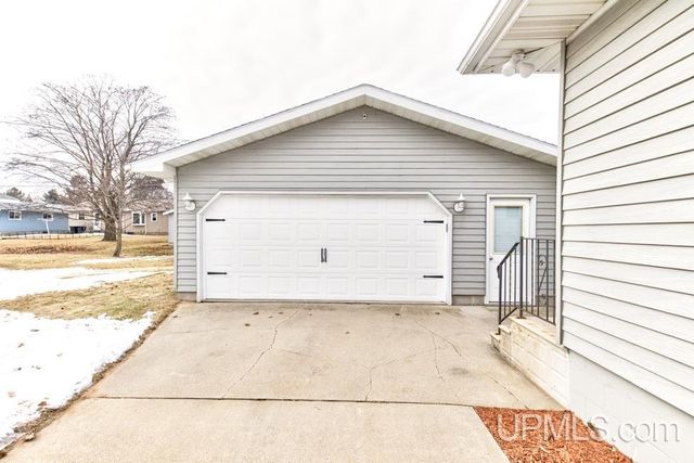 3021 16th Street, Menominee, MI 49858